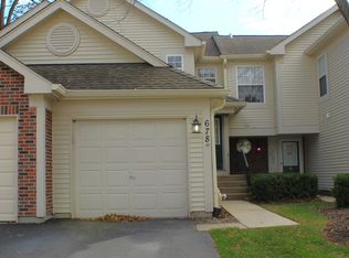 678 Shady Oaks Ct #12, Elgin, IL 60120
