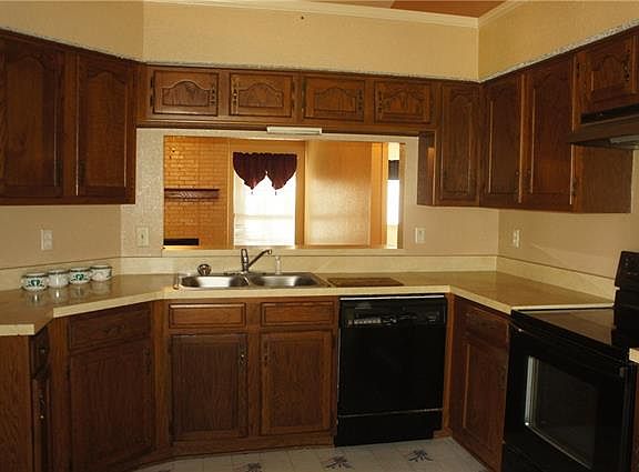 4th image of 1406 Grinstad Dr