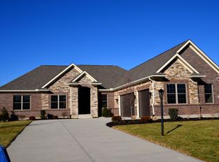 2037 Stablehand Dr, Centerville, OH 45458