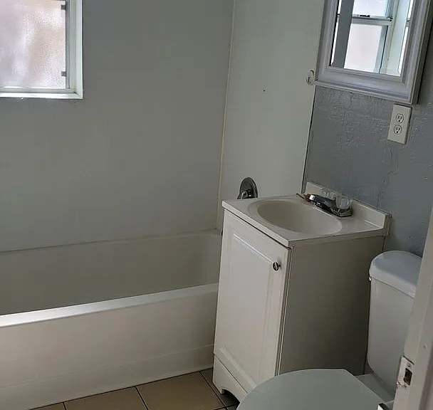 4332 N Longview Ave — Photo 6