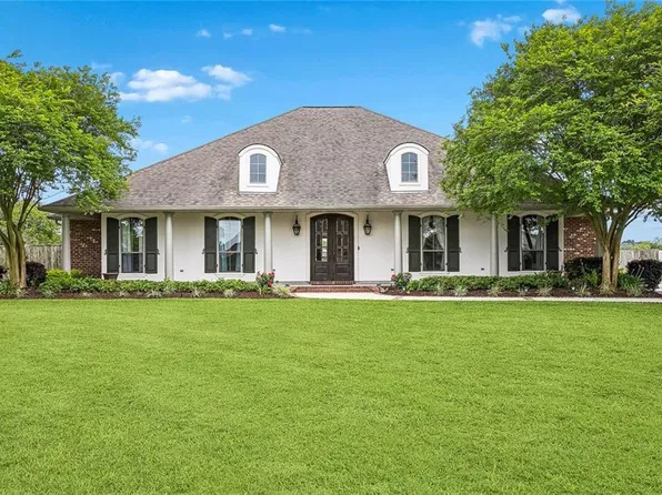 214 Poinsettia Dr, Belle Chasse, LA 70037