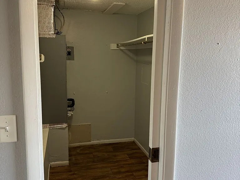 144 Christie Ave — Photo 12