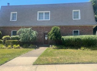 781 Deer Park Rd, Dix Hills, NY 11746
