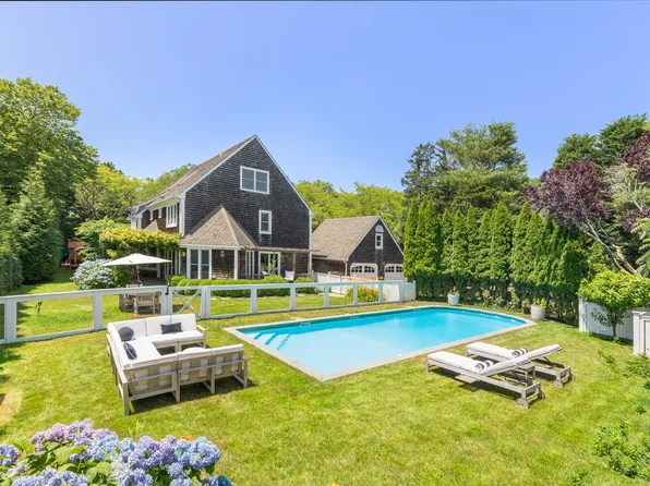 141 Harvest Ln, Southampton, NY 11968