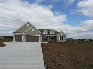 N90W27816 Red Fox Ct, Pewaukee, WI 53072