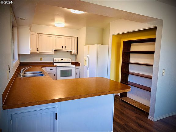 4th image of 2052 NW Motah St