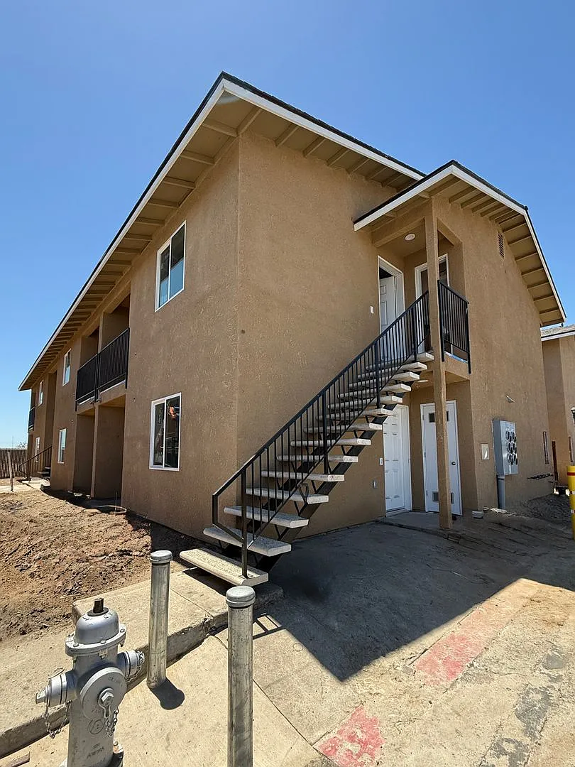 3328 N Marks Ave — Photo 1