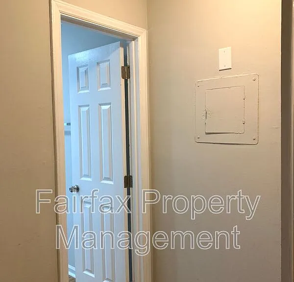 2418 Owen St #A — Photo 9