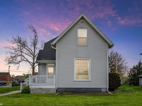 402 W Main St, Marshalltown, IA 50158