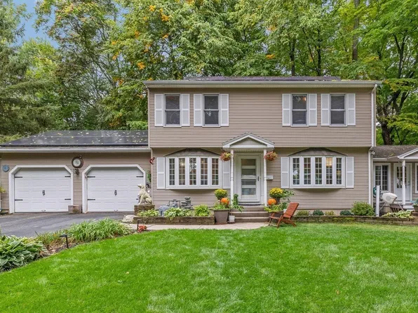 14 Fairview St, Longmeadow, MA 01106