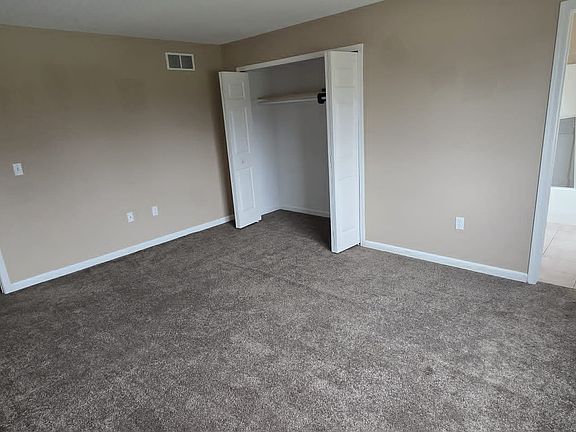 5th image of 9289 Cedar Creek Ct