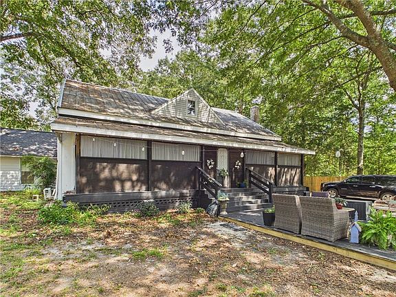 2nd image of 575 Uchee Rd