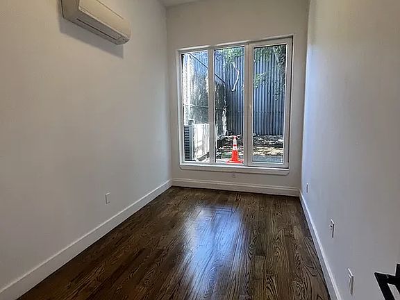 5th image of 249 Bushwick Ave APT 1