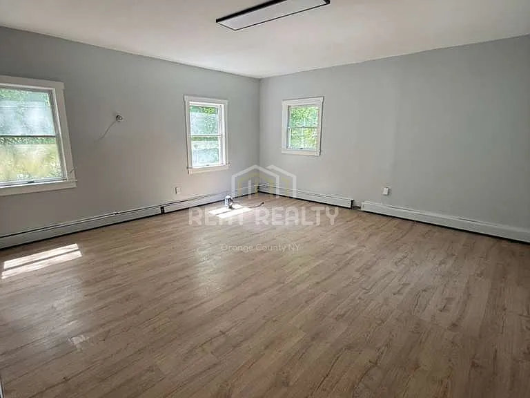 12 Falkirk Ave — Photo 5