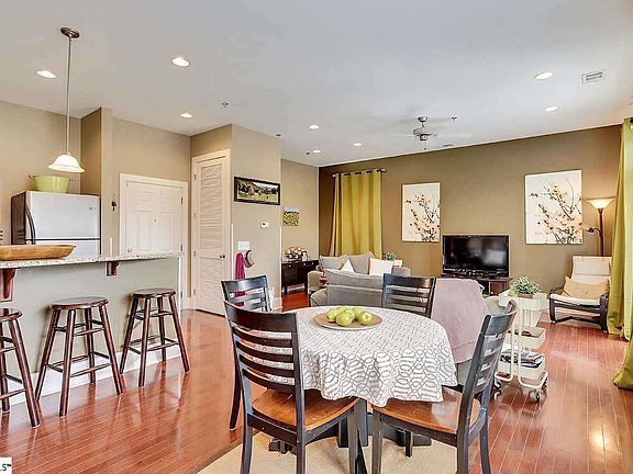 5th image of 301 Augusta St #204