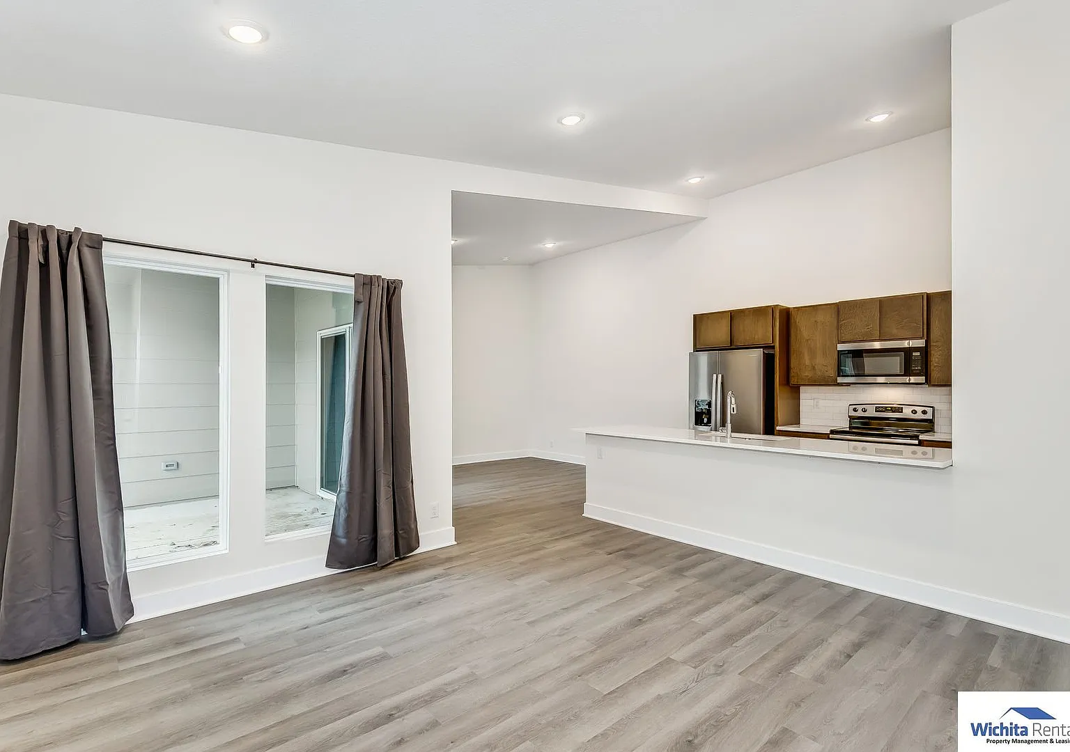 Newer 3 bedroom 2 bath duplex — Photo 2