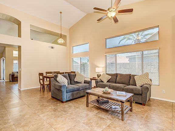 3rd image of 1307 E Linda Ln