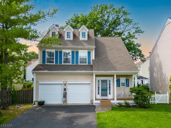 10 Marco Polo Ct, Franklin Park, NJ 08823