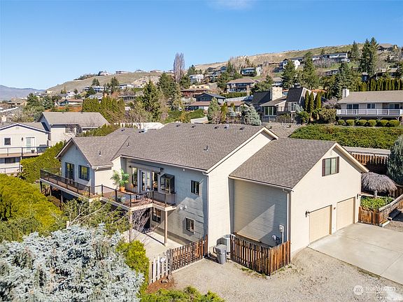 5th image of 626 Vista View Place