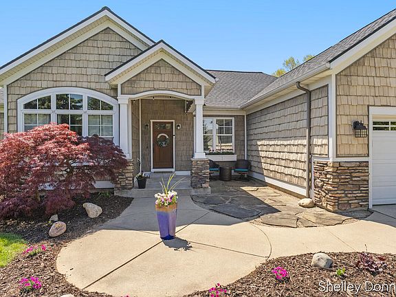3rd image of 1119 Mid Bluff Dr