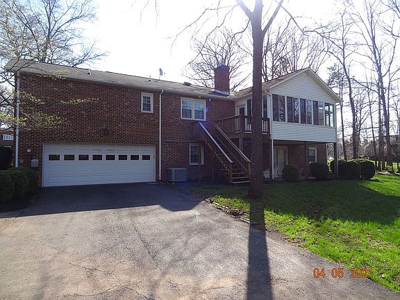 Oversized Garage on the Back