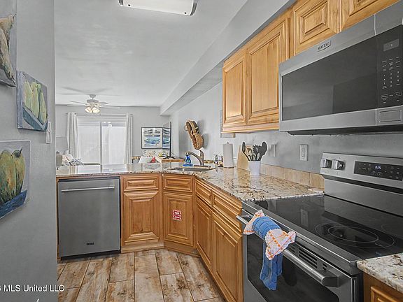 3rd image of 1664 Beach Blvd #100