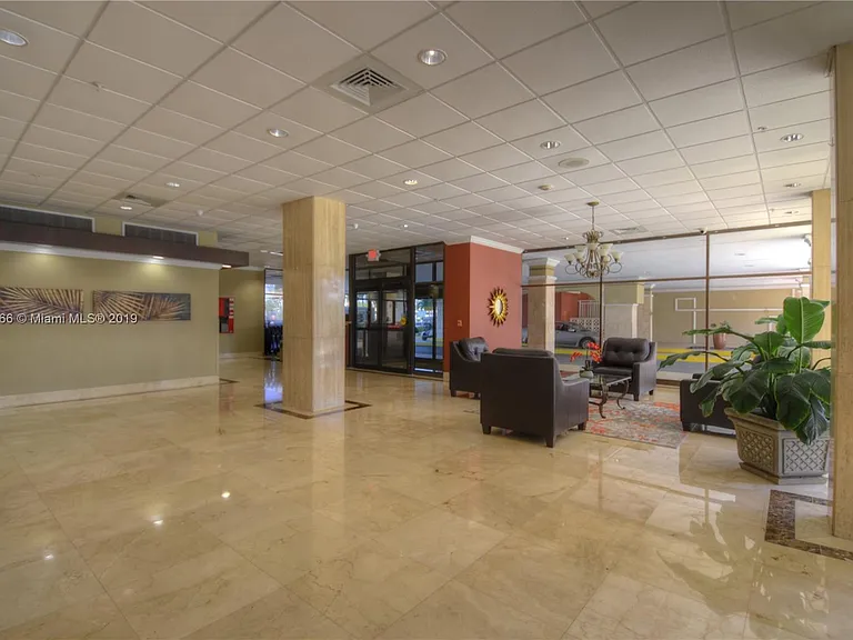 400 Kings Point Dr #12 — Photo 8