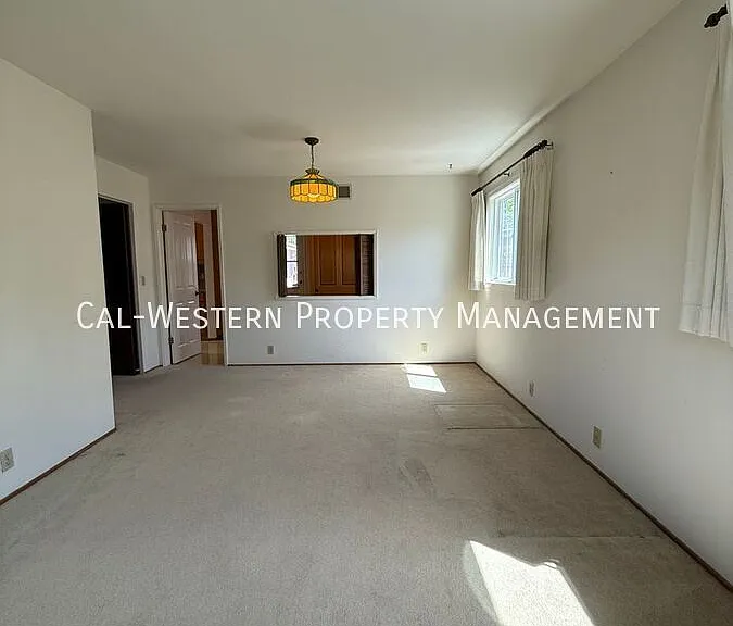 7790 Robindell Way — Photo 6
