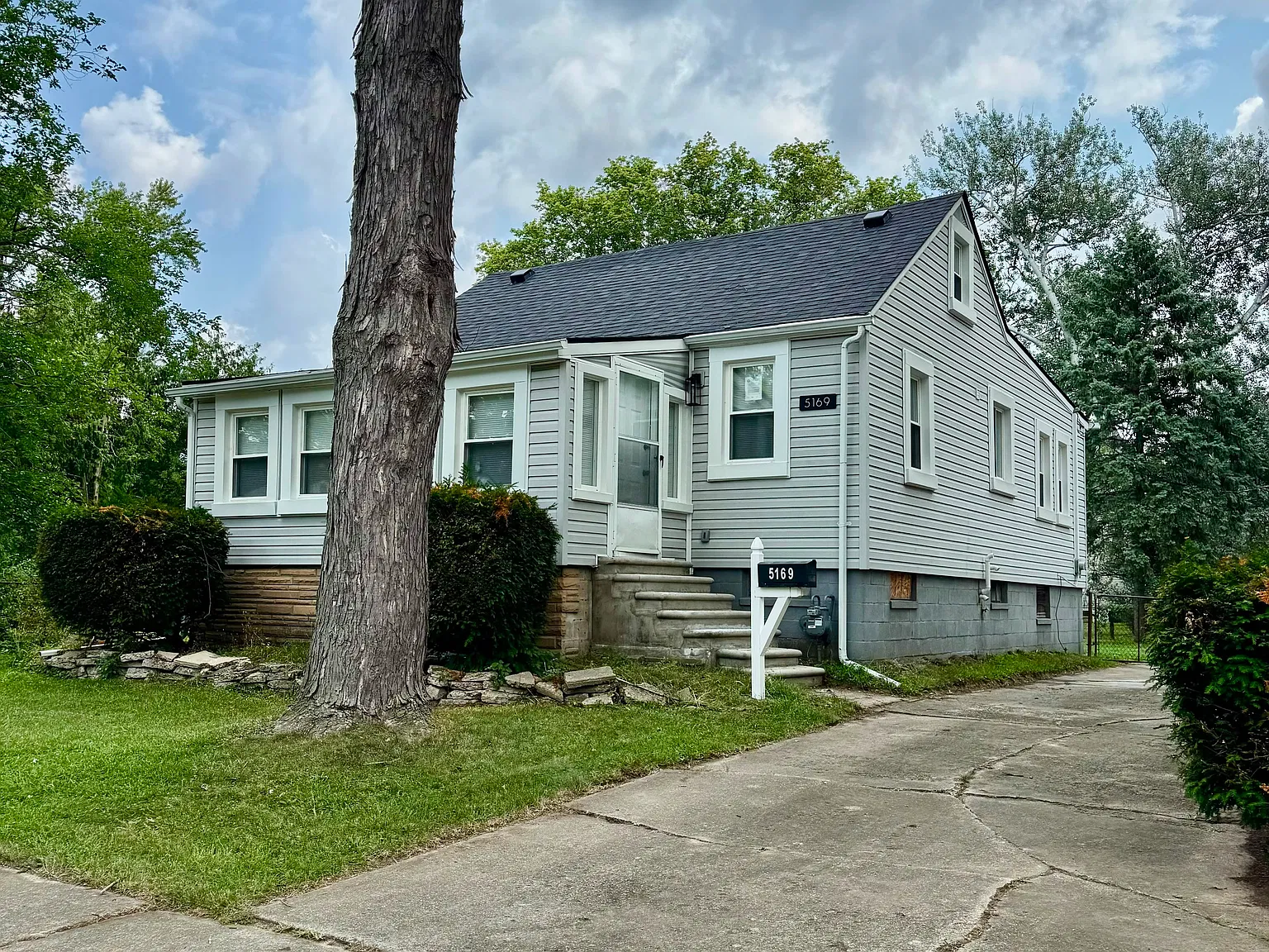3 bed, 1200 sqft, $1,650 — Photo 1