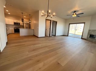 2424 E Caolinn Pl, Brandon, SD 57005