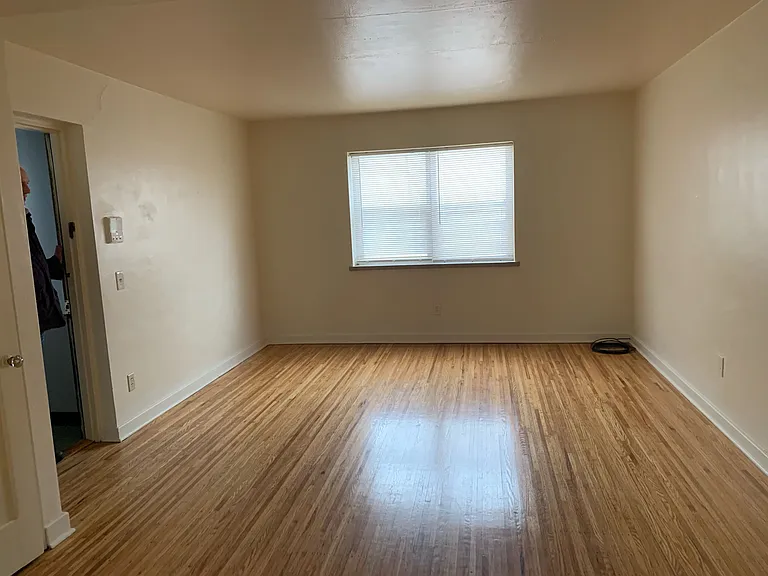 2052 Monroe Ave #5 — Photo 3