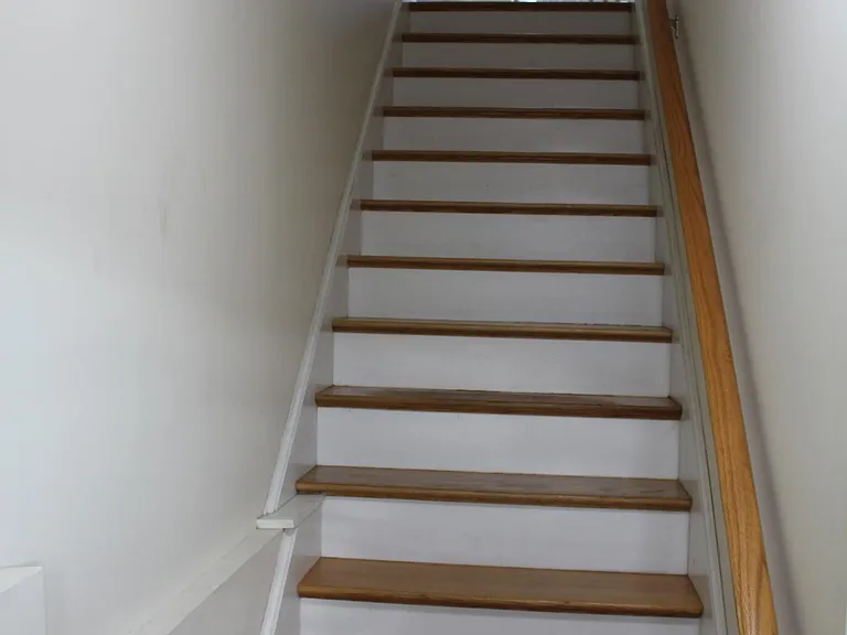 29 Apache Way — Photo 4