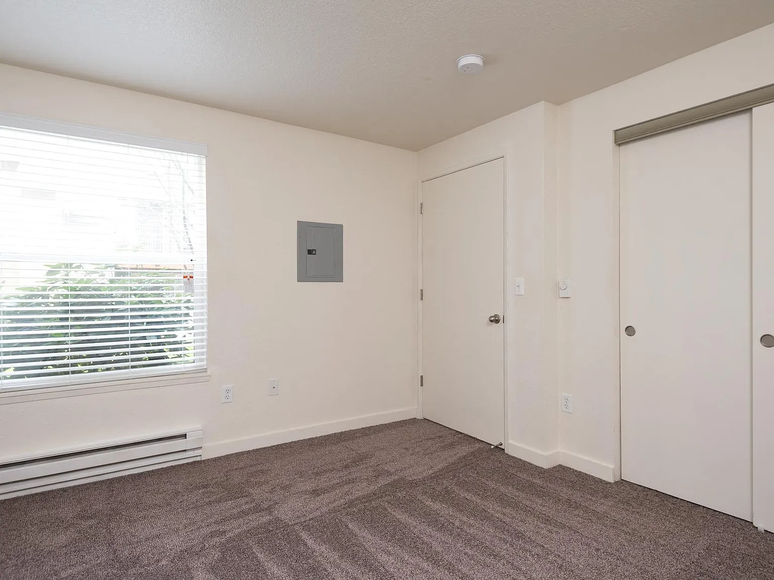 Courtside Apartments — Photo 2