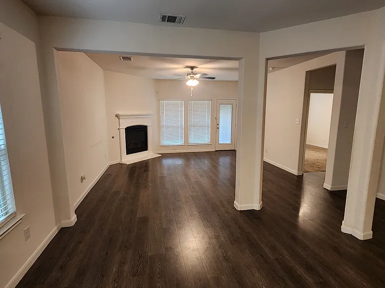 3904 Oak Creek Cir — Photo 8