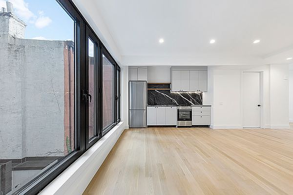 1st image of 250 Gold St #265