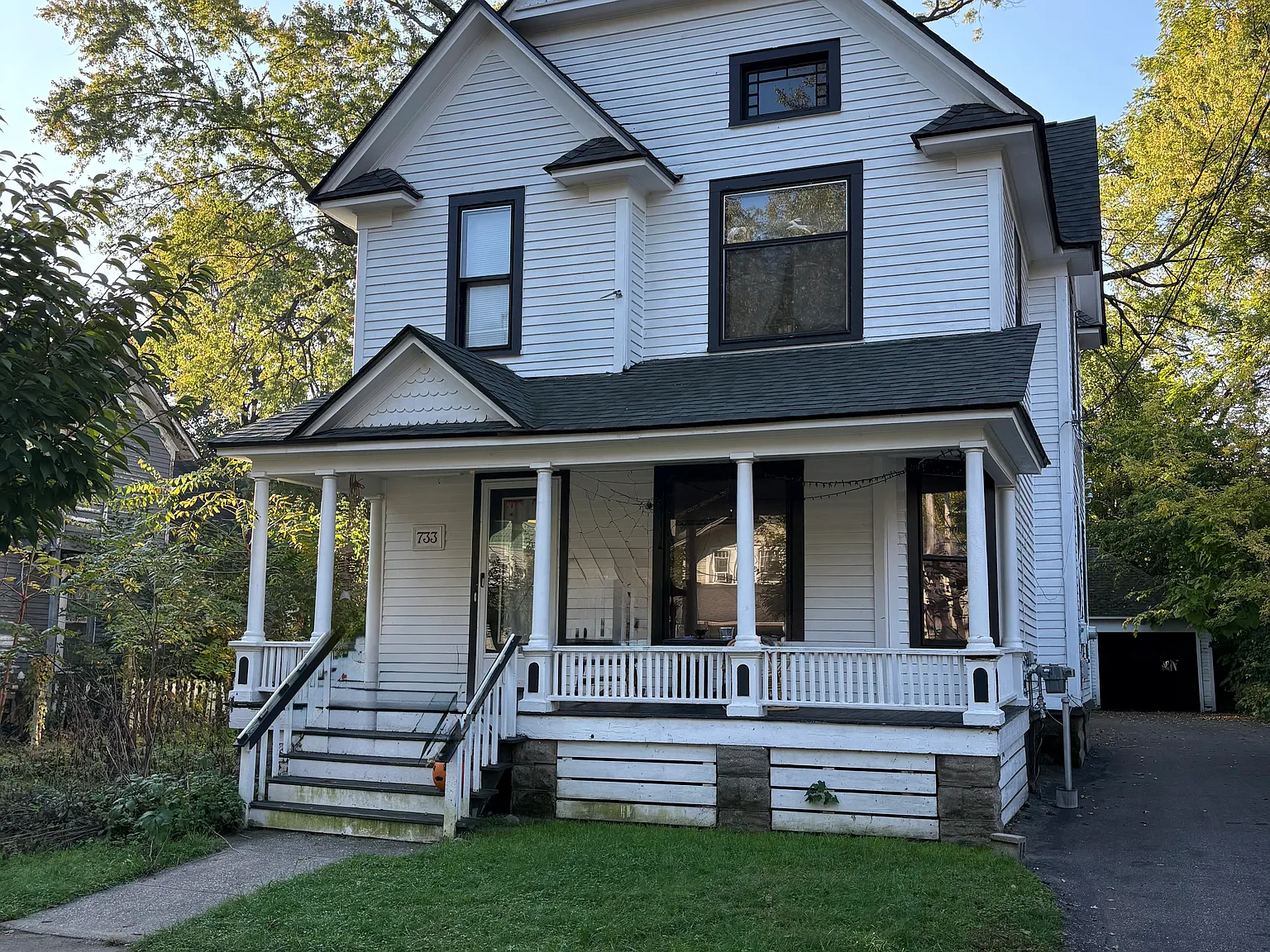 733 Minor Ave — Photo 1