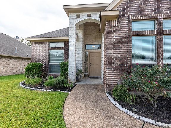 3rd image of 2471 Newark Cir