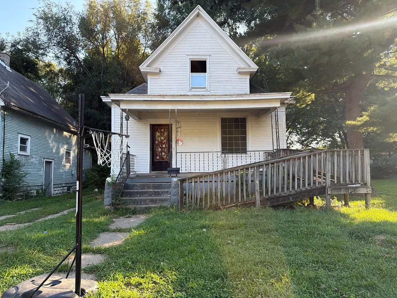 3 bed, 1156 sqft, $895 — Photo 1