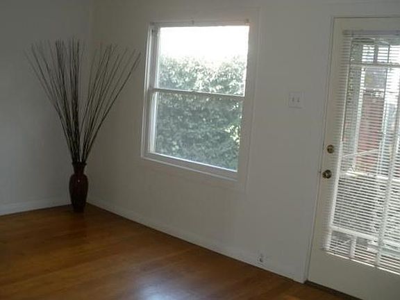 4th image of 3044 E Vista St #2