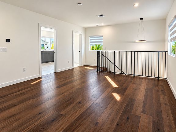 4th image of 128 NE 43rd St #2
