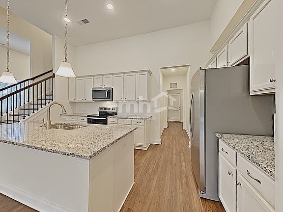 5th image of 216 Glenwood Dr