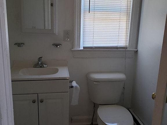 5th image of 200 Armstrong St #B