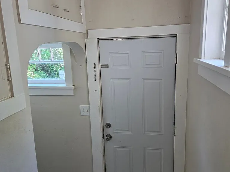 1417 E Wellesley Ave — Photo 12