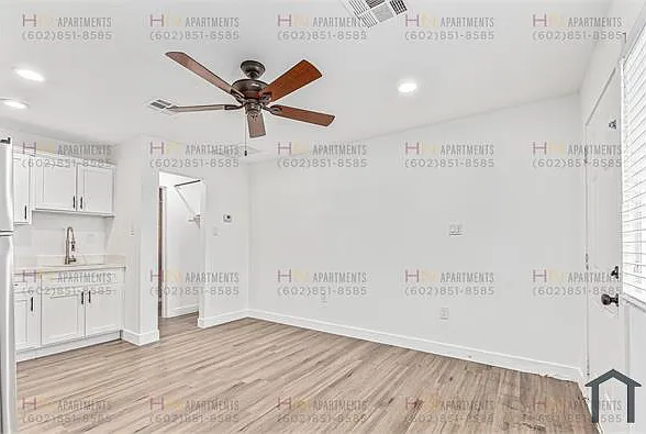 Studio, 300 sqft, $895 — Photo 4