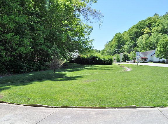 2nd image of 223 Cedar Hills Dr