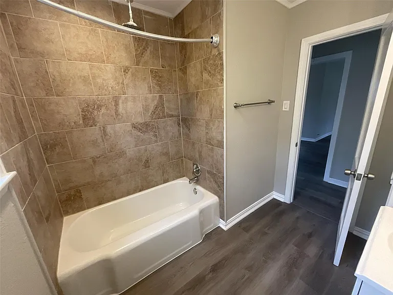 302 S 5th St — Photo 11