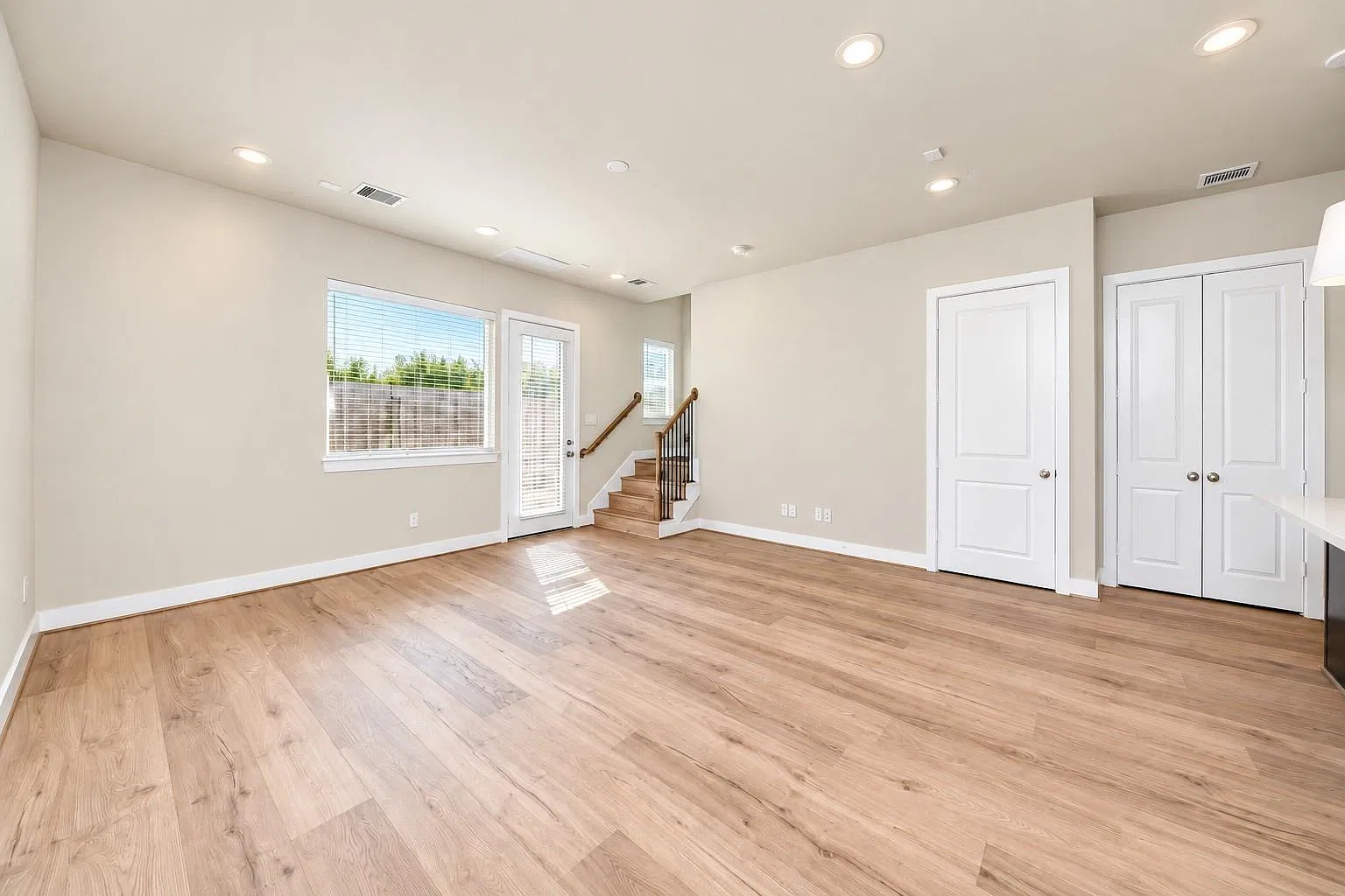 3 bed, 2.5 bath, 1620 sqft, $2,195 — Photo 3