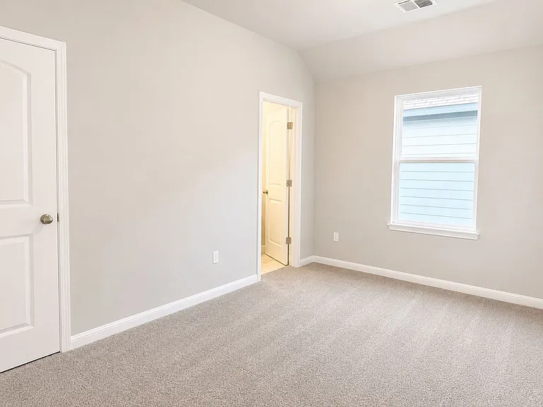 2441 Danbury Ln — Photo 8