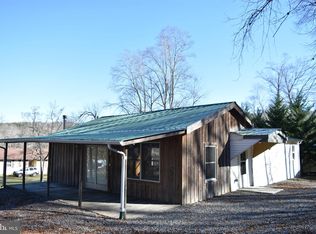 756 Oliver Ln, Great Cacapon, WV 25422