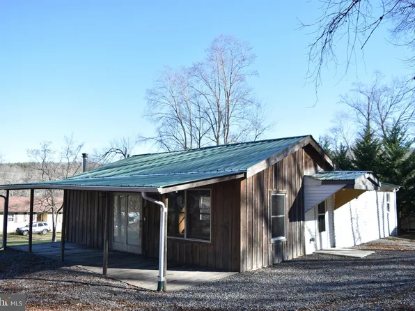 756 Oliver Ln, Great Cacapon, WV 25422